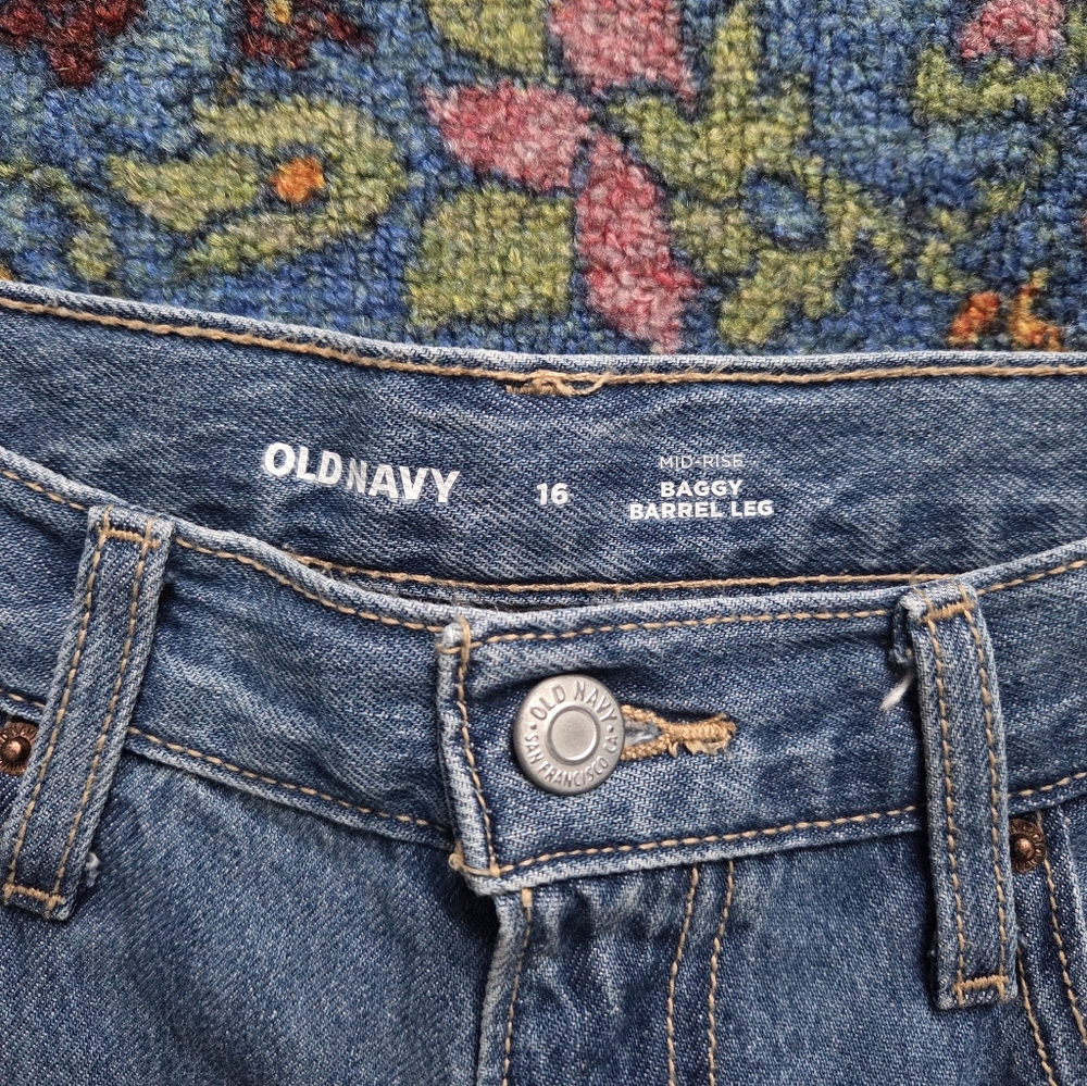 🌈 Super Old Navy Mid-Rise Baggy Barrel Leg Blue Jeans with Bow Design - Picture 7 of 8